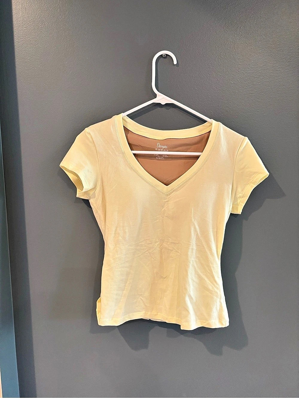 Danysu Fitted V Neck Short Sleeve Top with Built-In Bra Yellow Small